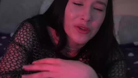 Snapshot of nikkigoldx chatting on 03-12-25, 02:41 Nikki online show from 03-12-25, 02:41