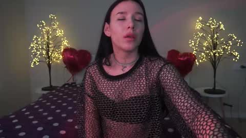 Snapshot of nikkigoldx chatting on 03-12-25, 02:34 Nikki online show from 03-12-25, 02:34