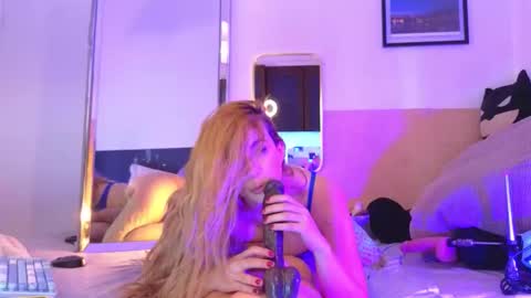 Snapshot of nikkigrey4 chatting on 06-07-26, 11:30 nikki online show from 06-07-26, 11:30