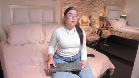 Y E S I online show from 01-15-26, 12:43