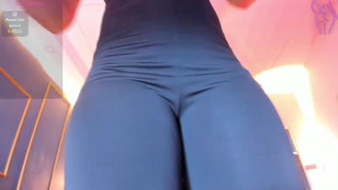 Snapshot of nikkysmiith chatting on 02-06-25, 02:11 online show from 02-06-25, 02:11