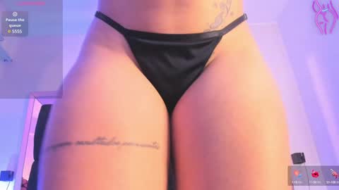 Snapshot of nikkysmiith chatting on 02-07-25, 11:13 online show from 02-07-25, 11:13