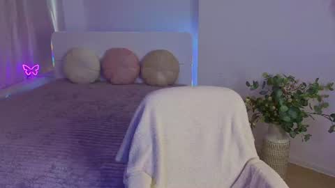 Snapshot of nikkyy_reed chatting on 06-30-26, 05:41 Nikky online show from 06-30-26, 05:41