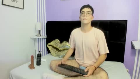 niko_baby_bear online show from 09-19-25, 07:25