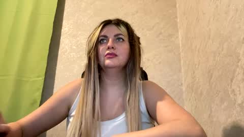 Snapshot of niko_peach chatting on 12-09-24, 11:47 Nika online show from 12-09-24, 11:47