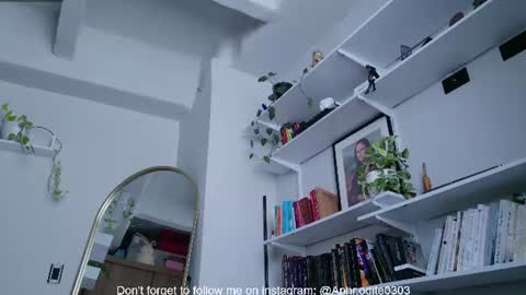 Snapshot of nikol_je chatting on 07-25-26, 12:47 Nicole cam online show from 07-25-26, 12:47