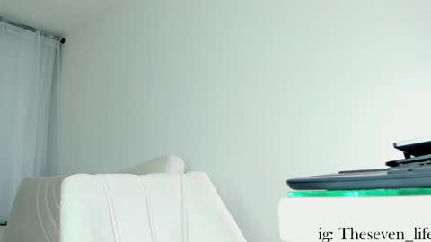 Snapshot of nikolaylisin chatting on 01-20-25, 06:31 Niko online show from 01-20-25, 06:31