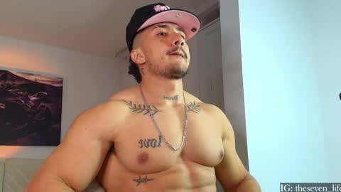 Snapshot of nikolaylisin chatting on 10-08-25, 05:38 Niko online show from 10-08-25, 05:38