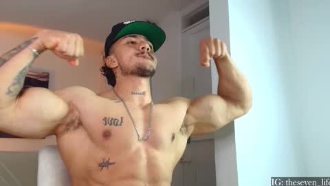 Snapshot of nikolaylisin chatting on 10-22-25, 03:51 Niko online show from 10-22-25, 03:51