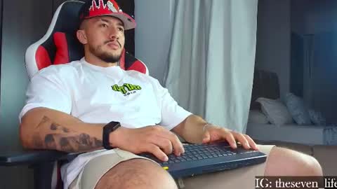 Snapshot of nikolaylisin chatting on 07-10-26, 05:45 Niko online show from 07-10-26, 05:45