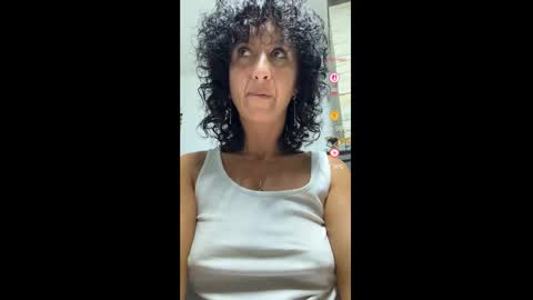 Snapshot of nikpassion123 chatting on 09-28-25, 06:46 nikol online show from 09-28-25, 06:46