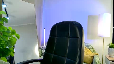 Veronica online show from 10-14-25, 01:34