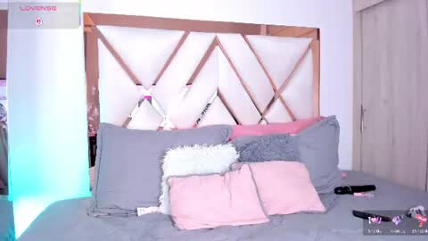 Snapshot of niky_vega1 chatting on 06-17-26, 04:26 niky_vega1 online show from 06-17-26, 04:26