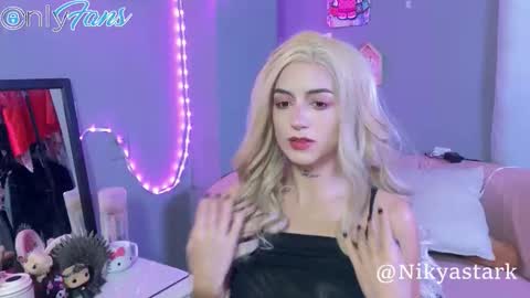 Snapshot of nikyastark chatting on 10-28-25, 02:59 Niky A Stark online show from 10-28-25, 02:59