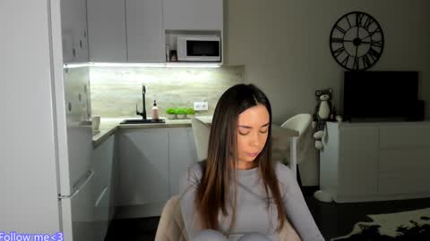 Snapshot of nilliluv chatting on 12-26-24, 05:51 Bella online show from 12-26-24, 05:51