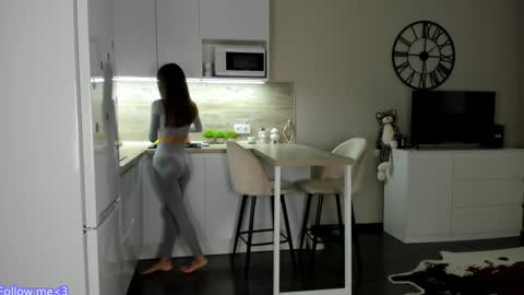 Snapshot of nilliluv chatting on 01-13-25, 07:32 Bella online show from 01-13-25, 07:32