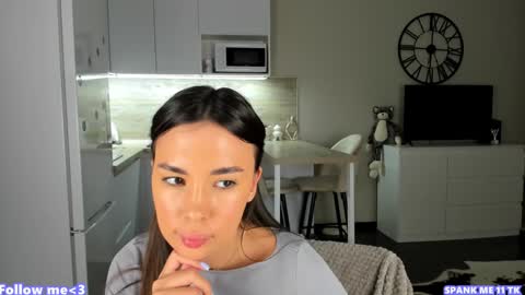 Snapshot of nilliluv chatting on 01-15-25, 02:35 Bella online show from 01-15-25, 02:35