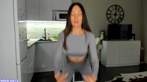 Snapshot of nilliluv chatting on 01-17-25, 08:56 Bella online show from 01-17-25, 08:56