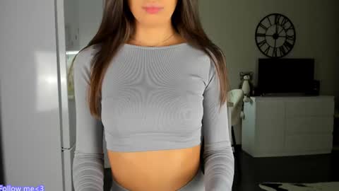 Snapshot of nilliluv chatting on 01-24-25, 08:54 Bella online show from 01-24-25, 08:54