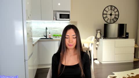 Snapshot of nilliluv chatting on 01-26-25, 08:34 Bella online show from 01-26-25, 08:34