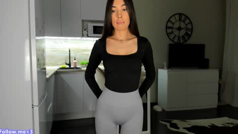Snapshot of nilliluv chatting on 02-12-25, 12:48 Bella online show from 02-12-25, 12:48