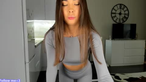 Snapshot of nilliluv chatting on 02-13-25, 08:38 Bella online show from 02-13-25, 08:38