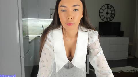 Snapshot of nilliluv chatting on 02-28-25, 02:42 Bella online show from 02-28-25, 02:42