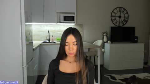 Snapshot of nilliluv chatting on 03-05-25, 04:02 Bella online show from 03-05-25, 04:02