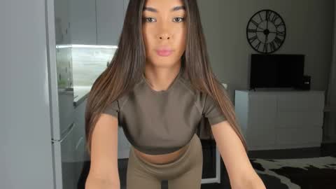 Snapshot of nilliluv chatting on 03-06-25, 03:13 Bella online show from 03-06-25, 03:13