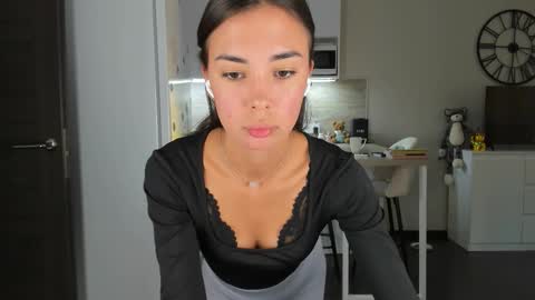 Snapshot of nilliluv chatting on 09-08-25, 03:44 Bella online show from 09-08-25, 03:44