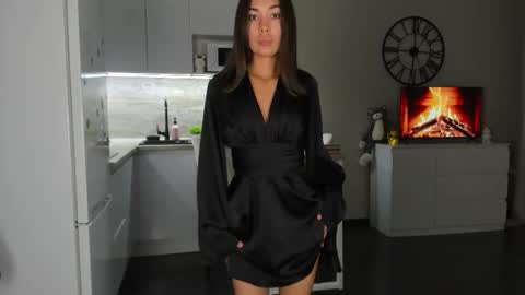 Snapshot of nilliluv chatting on 09-20-25, 03:57 Bella online show from 09-20-25, 03:57