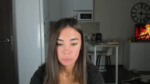 Snapshot of nilliluv chatting on 10-12-25, 01:26 Bella online show from 10-12-25, 01:26