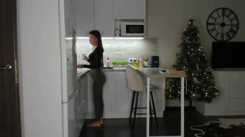 Bella online show from 12-20-25, 01:12