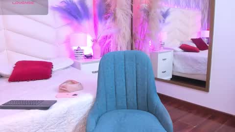 Snapshot of nina__ford chatting on 03-25-26, 12:22 nina__ford online show from 03-25-26, 12:22