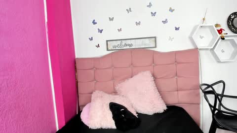 Nina online show from 01-18-25, 06:03