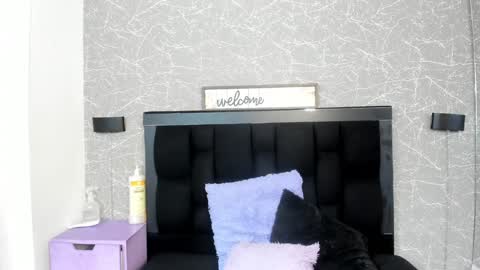 Nina online show from 01-25-25, 07:06