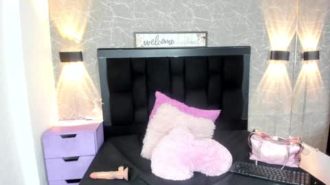 Nina online show from 01-31-25, 06:02