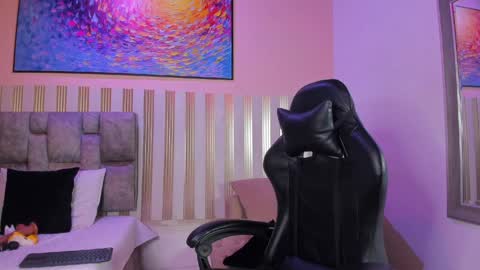 nina_glow_ online show from 03-30-26, 11:44