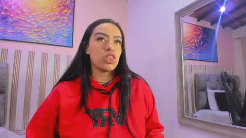 nina_glow_ online show from 04-15-26, 11:28