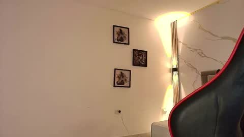  N I N A online show from 11-30-25, 02:54