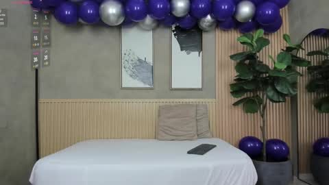 Snapshot of nina_soul chatting on 02-13-25, 12:00 NINA online show from 02-13-25, 12:00