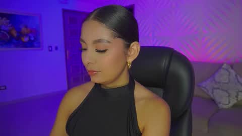 Nina online show from 09-19-25, 04:03