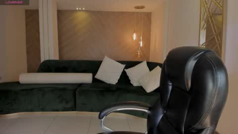 Nina online show from 10-29-25, 02:58