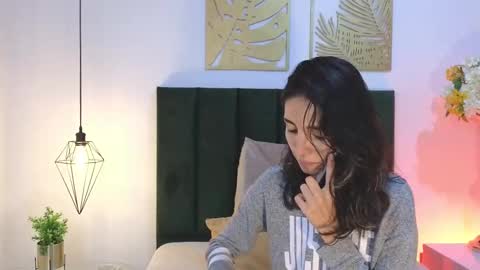 Nina online show from 09-29-25, 02:44