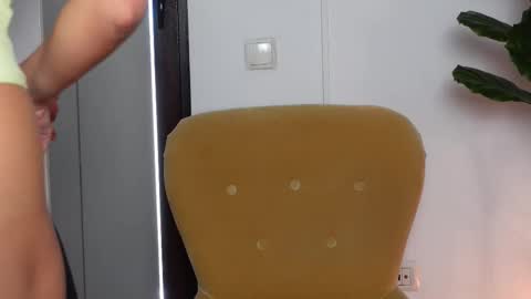 NinaCrystal online show from 10-28-25, 09:02