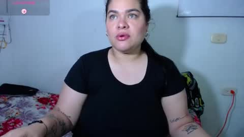 Snapshot of ninafuentes2x chatting on 08-06-26, 04:58 NinaFuentes online show from 08-06-26, 04:58