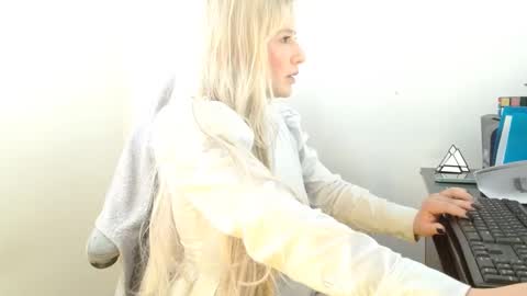 Ninakitdman online show from 09-25-25, 01:48