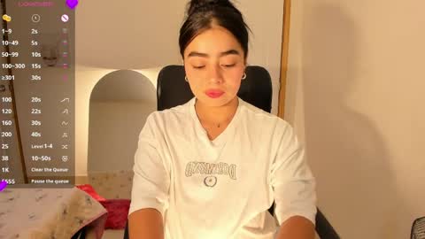 Snapshot of ninamillanx chatting on 04-24-26, 10:45 Nina online show from 04-24-26, 10:45