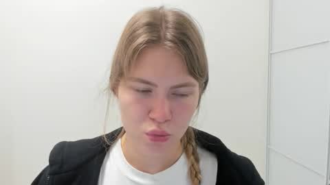 ninarihh online show from 10-07-25, 08:44