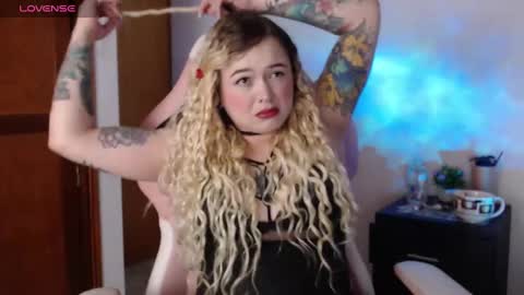 Nina online show from 10-01-25, 06:08